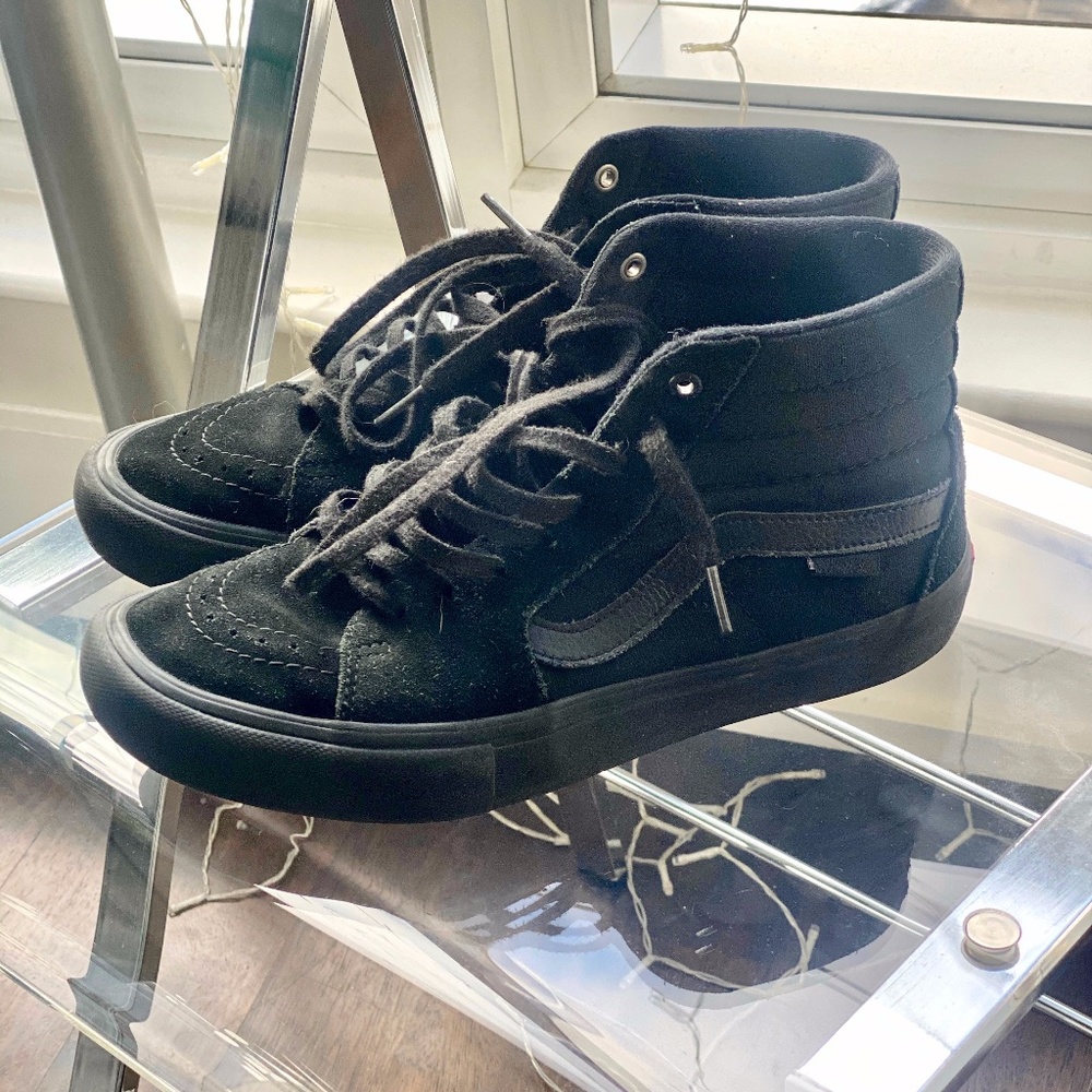 Vans - Blackout Size 9